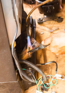 Buscando por Conserto de Adega Climatizada em Aracaju? servico-conserto-geladeira