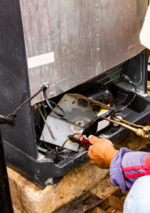 Buscando por Conserto de Adega Climatizada em Aracaju? servico-conserto-geladeira (3)